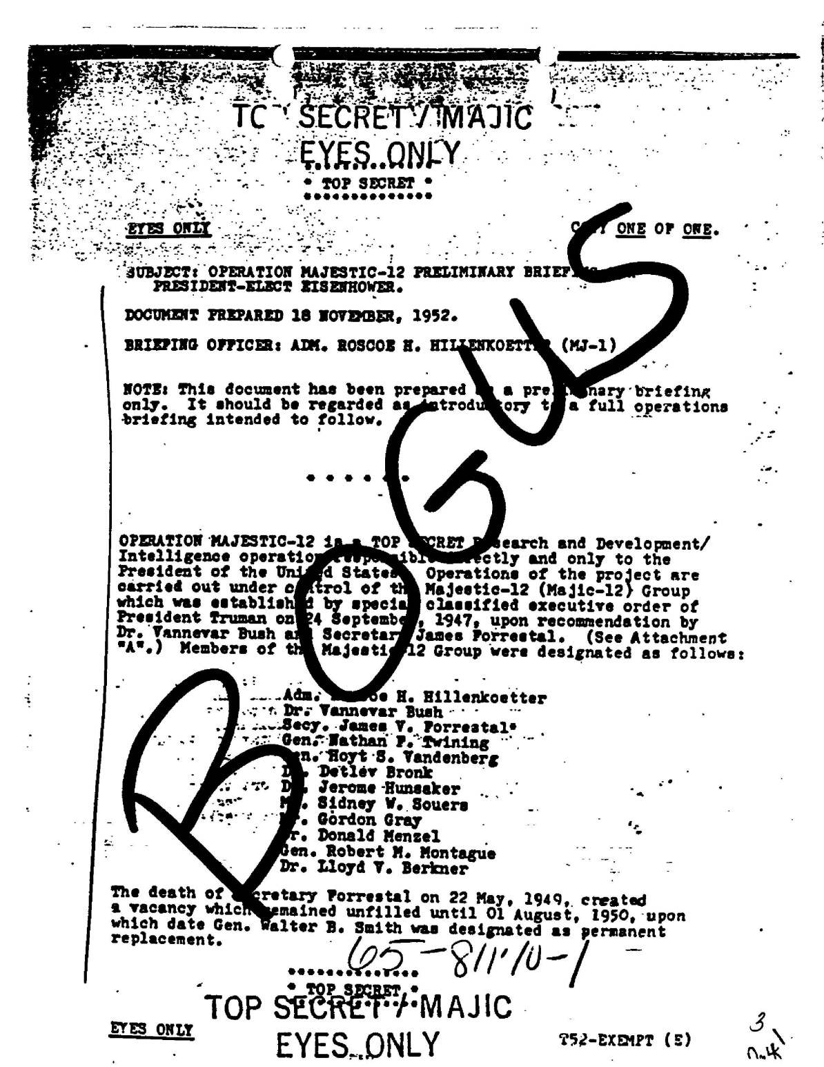 Majestic 12 Nel 1988, due uffici dell'FBI ricevettero versioni simili di un promemoria intitolato "Operazione Majestic-12..." che affermava di essere un documento governativo altamente classificato. Il promemoria sembrava essere un briefing per il neoeletto presidente Eisenhower su un comitato segreto creato per sfruttare il recupero di un aereo extraterrestre e nascondere questo lavoro all'esame pubblico. Un'indagine dell'aeronautica militare ha stabilito che il documento era falso. © Fonte immagine: FBI (dominio pubblico)
