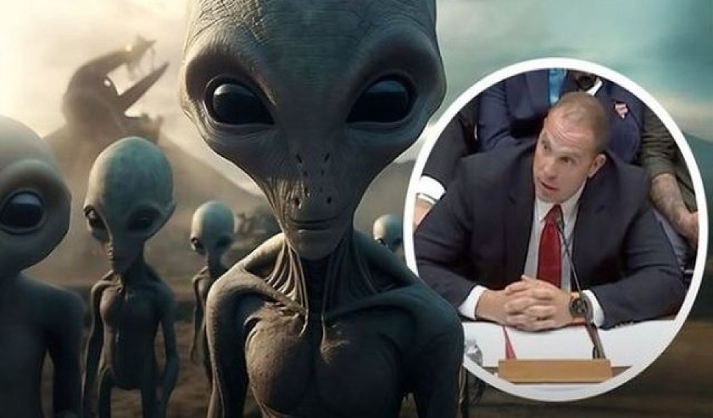 David Grusch: Il governo USA nasconde velivoli alieni da decenni